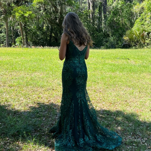 Emerald Green Prom dress - Picture 2 of 4